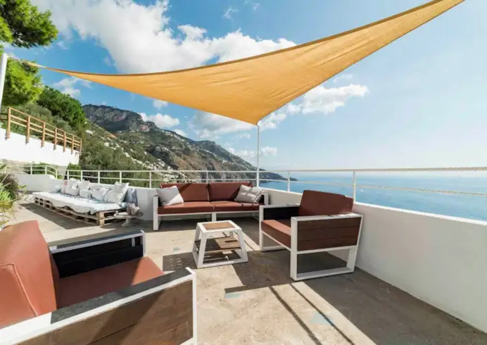 Villa del Presidente, l’hotel di charme sulla Costiera Amalfitana dove il mare entra in casa