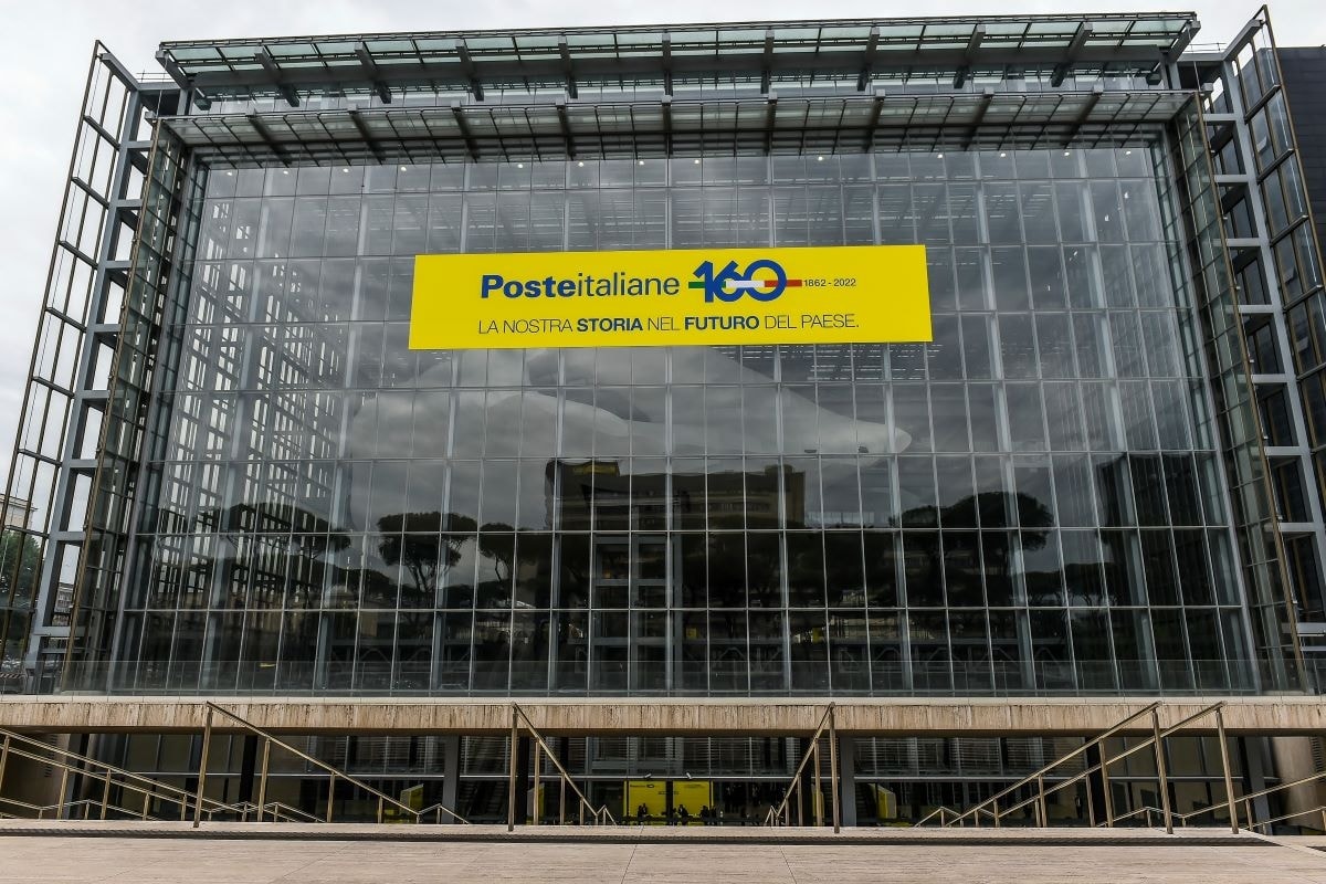 Poste Italiane: attesi ricavi e utile in crescita nel primo trimestre del 2025. Dividendo oltre il 7%