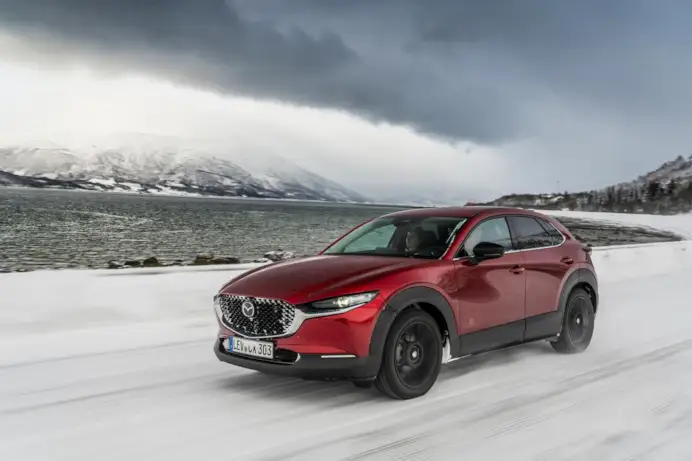 Design Kodo e spirito Takumi: Mazda CX-30 si racconta tra nevi nordiche e innovazione