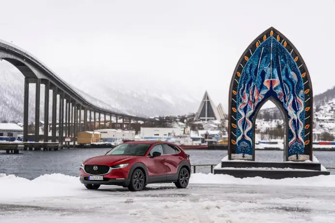 Design Kodo e spirito Takumi: Mazda CX-30 si racconta tra nevi nordiche e innovazione