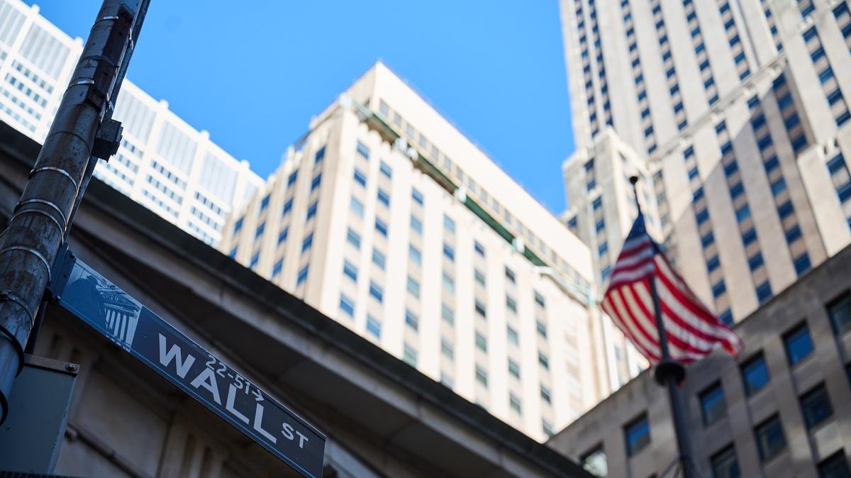 La diretta da Wall Street | Borse Usa chiudono positive: Dow Jones +1,23%, Nasdaq +2,47% e S&amp;P 500 +2,03%