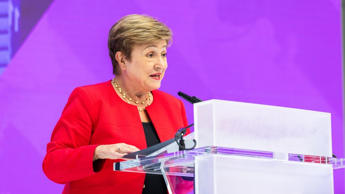 Dazi, la direttrice del Fmi Kristalina Georgieva e quell'invito sorpresa in italiano: bisogna «pedalare»