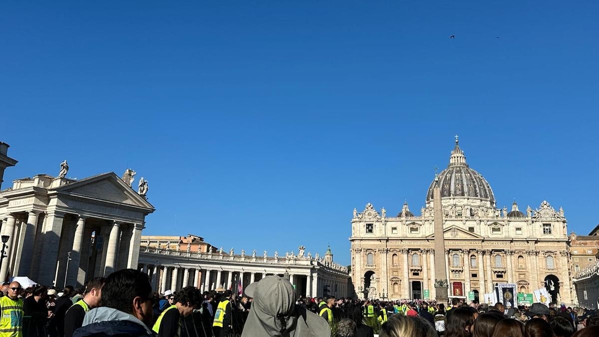 I funerali di Papa Francesco in diretta | Un mare di gente accoglie il feretro a Santa Maria Maggiore. Il Vaticano: presenti 250 mila fedeli