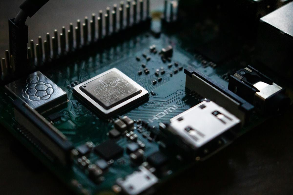 Chip, la Corte dei Conti Ue lancia l’allarme: Europa troppo dipendente dalla Cina. Ecco cosa si rischia