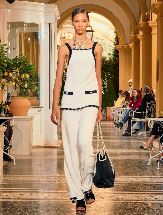Un look Chanel cruise 2025/26 (courtesy Chanel)