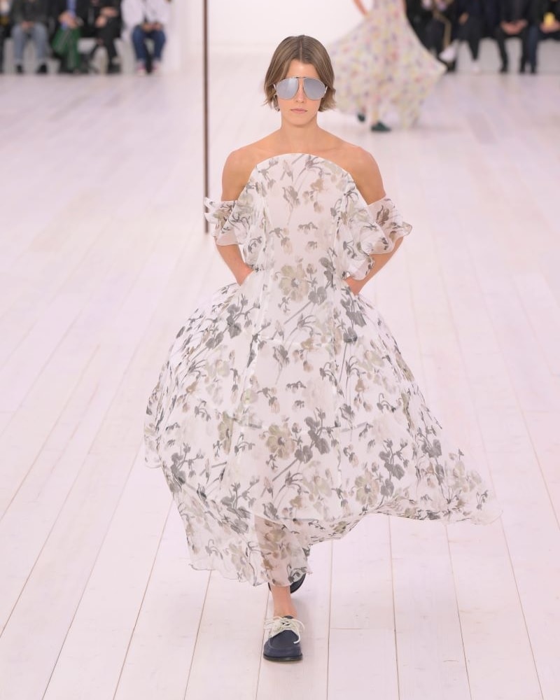 Un look Loewe spring-summer 2025 (ph Francesc Ten/MFF)