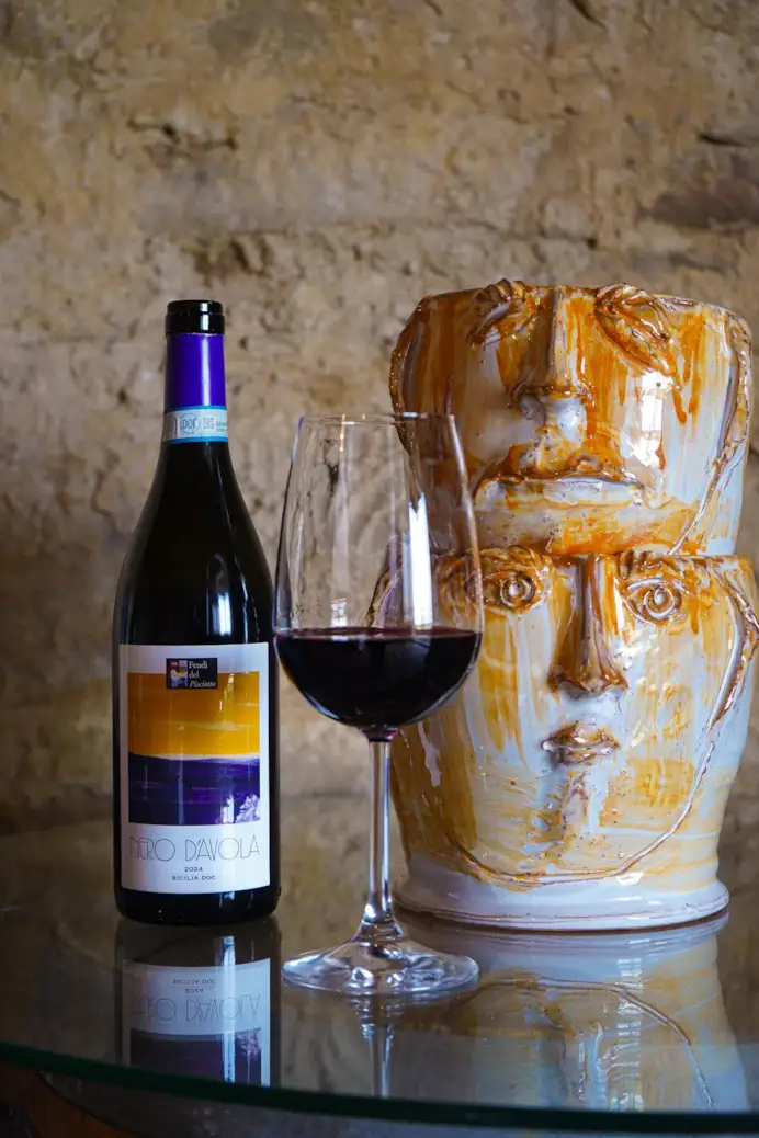 Il Nero d'Avola della collezione Colori di Sicilia di Feudi del Pisciotto.