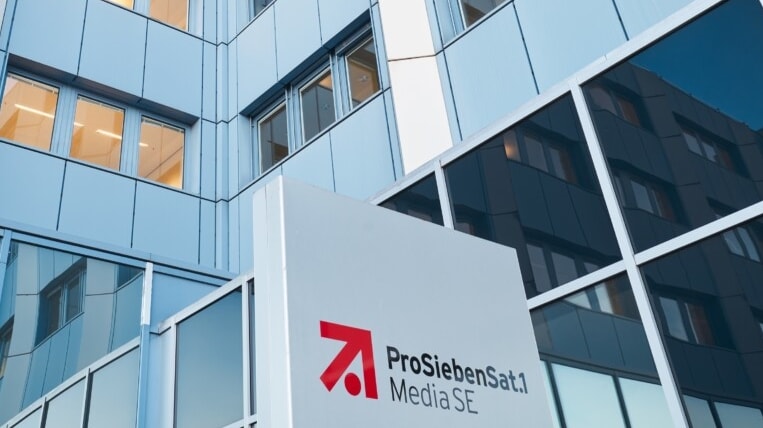 Prosiebensat taglia 430 posti di lavoro in attesa dell’opa di Mfe di Berlusconi