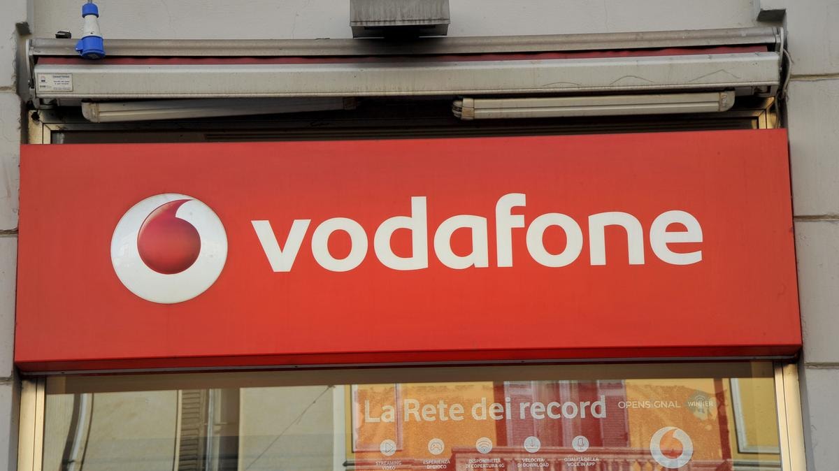 Vodafone, si dimette il cfo Luka Mucic: si era occupato della vendita in Italia a Fastweb. L’azione va giù in borsa