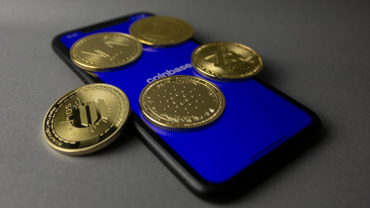 Coinbase, crollano le azioni dopo un inizio 2025 positivo. Ecco perché 