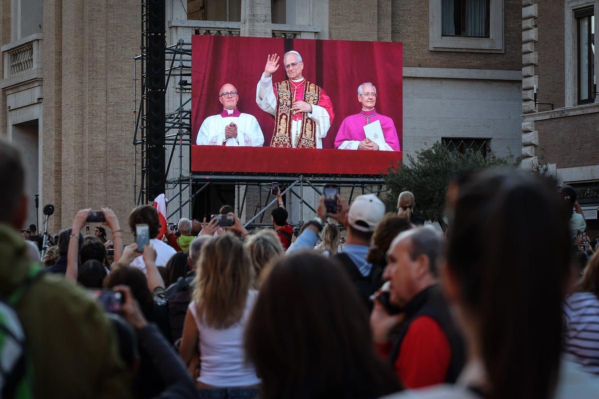 VATICANO ELEZIONE DEL NUOVO PAPA LEONE XIV 14° 14ESIMO ROBERT PREVOST SULLO SCHERMO