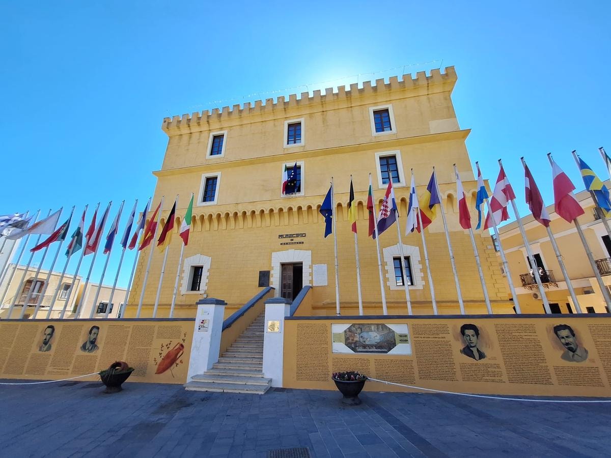 Dazi, Raffaele Fitto al Festival di Ventotene: priorità all’intesa con gli Usa, ma la Ue sia pronta. La difesa? Fondamentale
