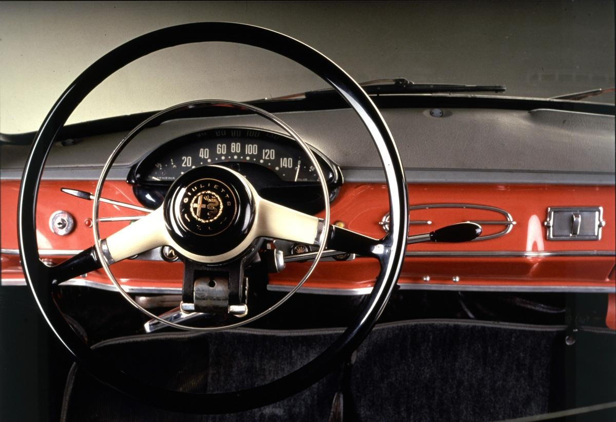 Alfa Romeo Giulietta 1955: compie 70 anni la berlina che ha motorizzato i sogni degli italiani
