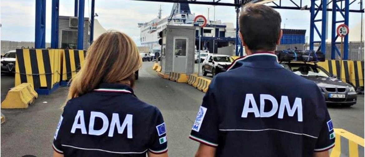 Adm: nuove disposizioni sulle uniformi di servizio 