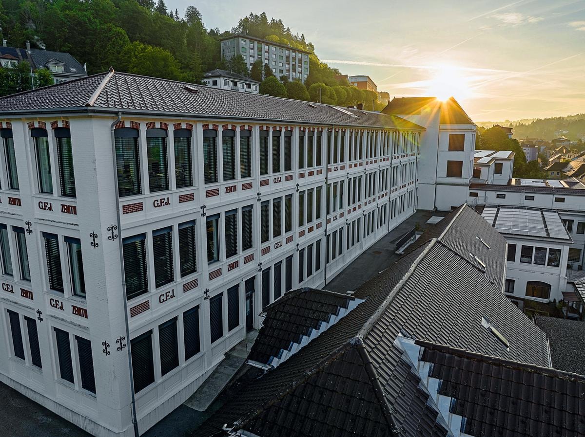La manifattura di Zenith a Le Locle, tra le poche a non aver mai cambiato sede.