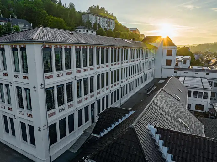 La manifattura di Zenith a Le Locle, tra le poche a non aver mai cambiato sede.