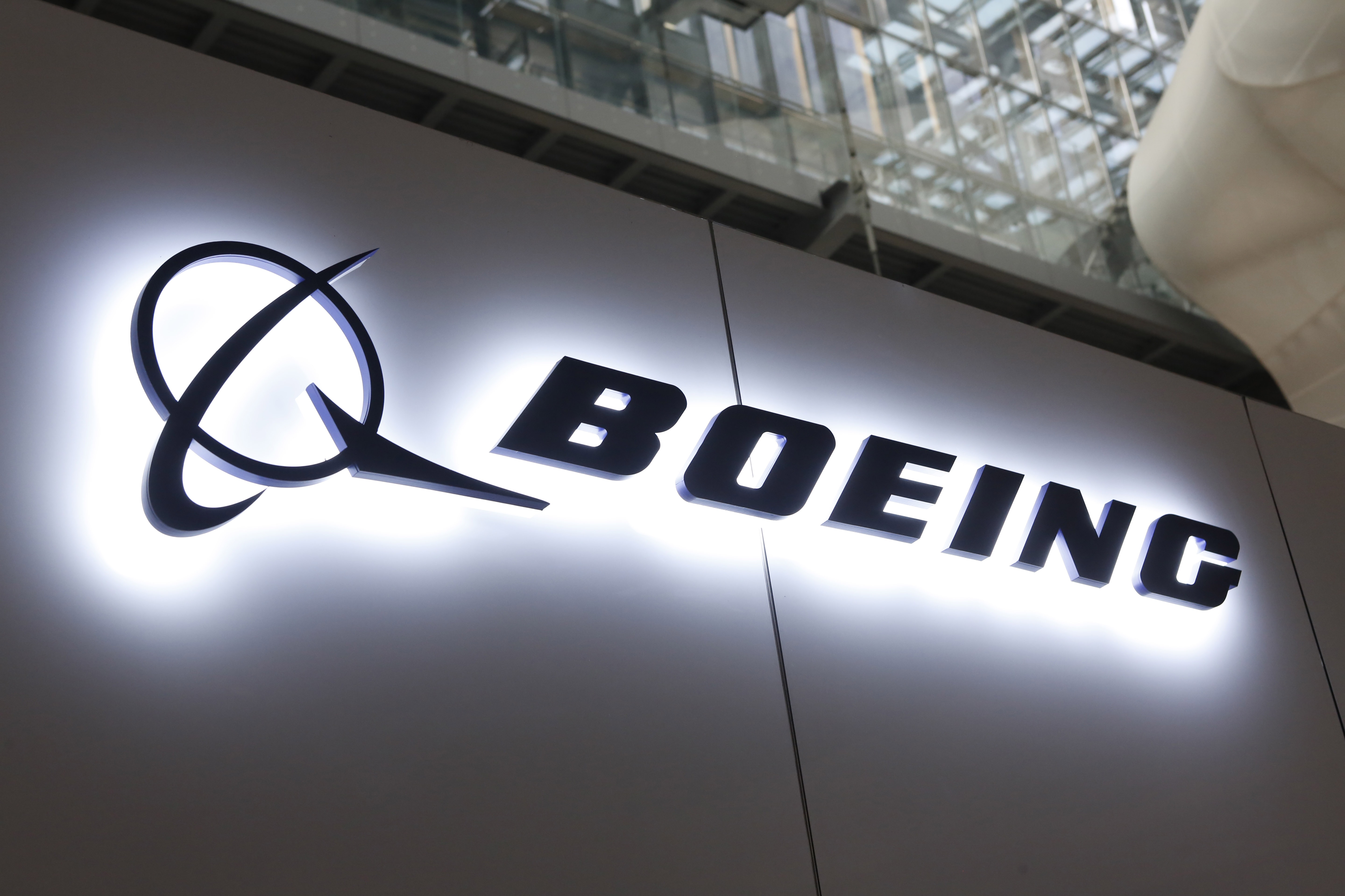 Cos'è successo oggi sui mercati: dallo spread che scende sotto i 100 punti al maxi ordine di Boeing da 200 miliardi