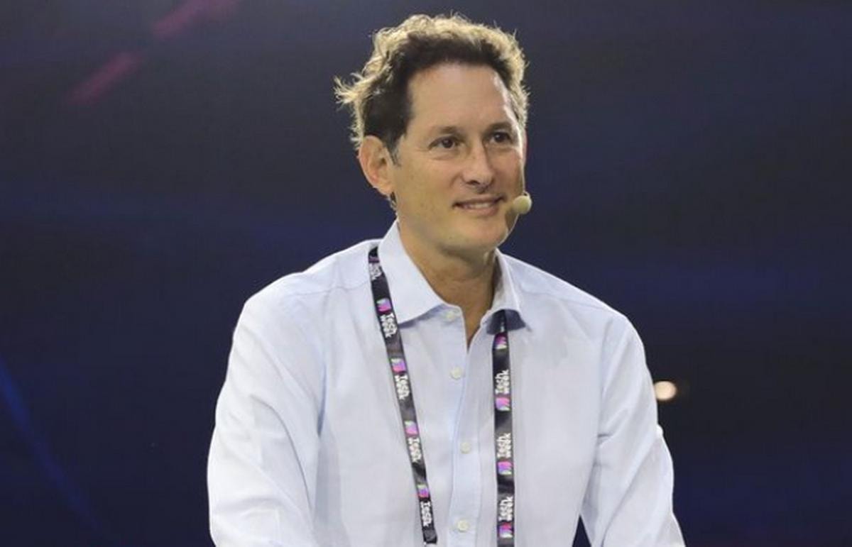 Auto, John Elkann e Luca De Meo, appello a Bruxelles: meno regolamentazione e più strategia industriale