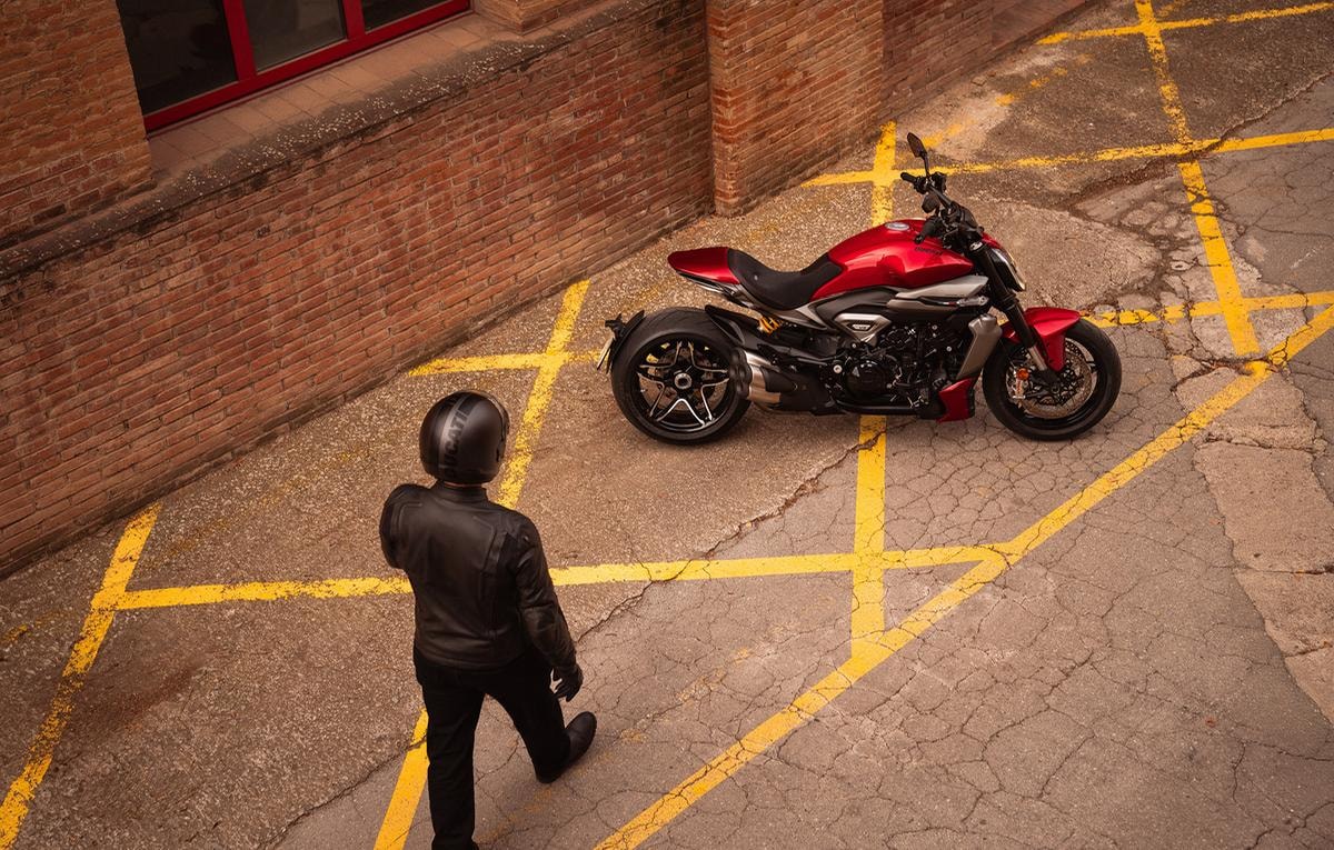 Due mondi, un’unica emozione: BMW R 12 S e Ducati XDiavel V4, affinità elettive su due ruote