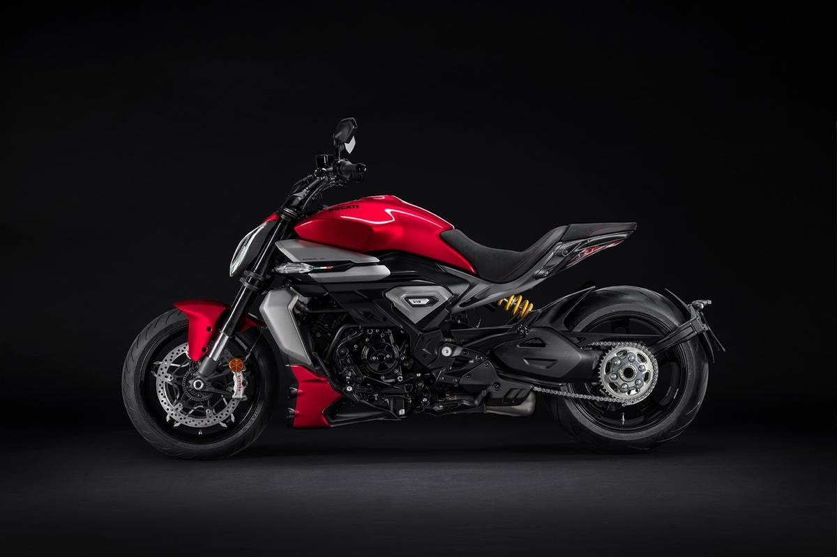Due mondi, un’unica emozione: BMW R 12 S e Ducati XDiavel V4, affinità elettive su due ruote