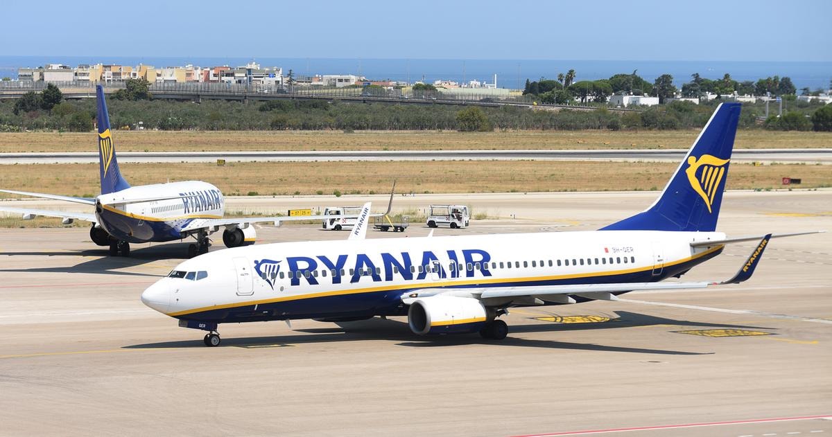 Ryanair festeggia il record di 200 milioni di passeggeri, ma l’utile è in calo del 16%
