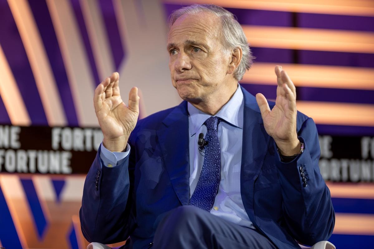 Il miliardario Ray Dalio lancia l’allarme: i titoli di stato Usa sono più a rischio di quanto dica Moody’s