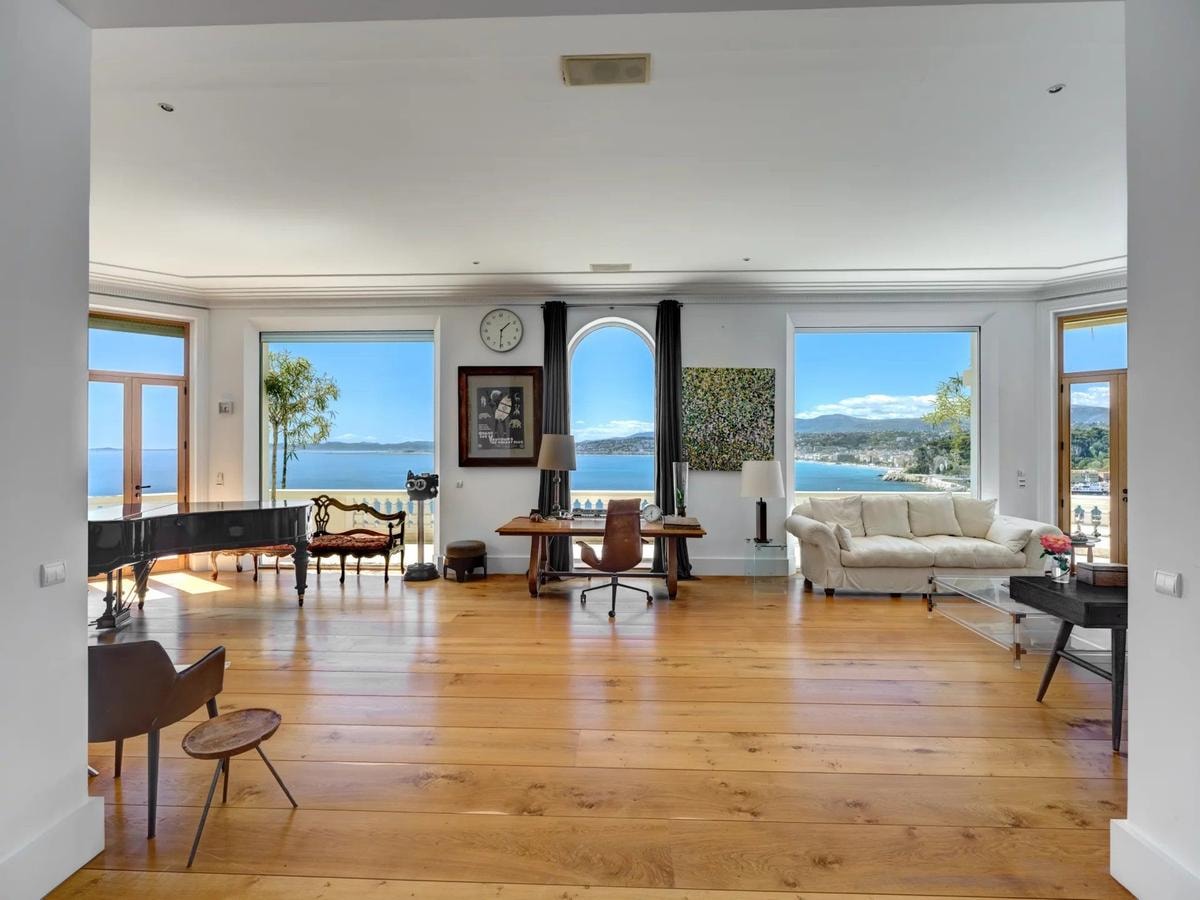 La villa di Sean Connery a Nizza è di nuovo sul mercato immobiliare. Con uno grosso sconto