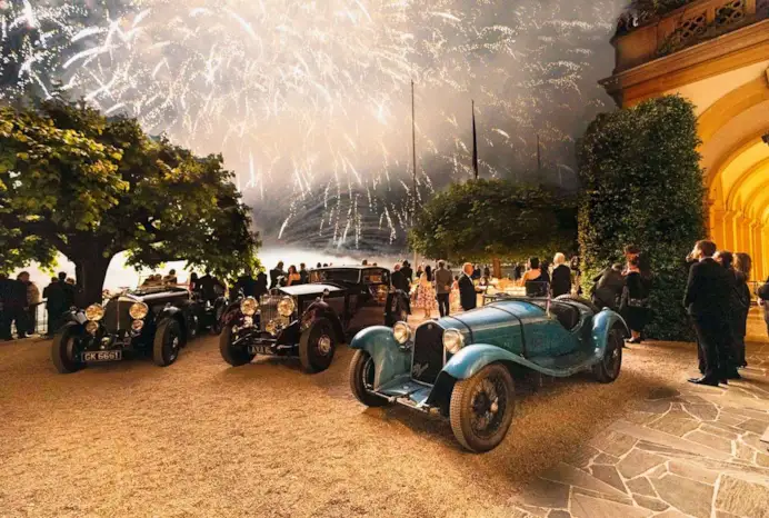 Da sinistra, la Bentley 4.5 litri Blower Drophead del 1927, la Rolls-Royce 40/50 HP Phantom II Continental Fixed Head Coupé del 1933 e l’Alfa Romeo 8C 2300 Spider del 1932.