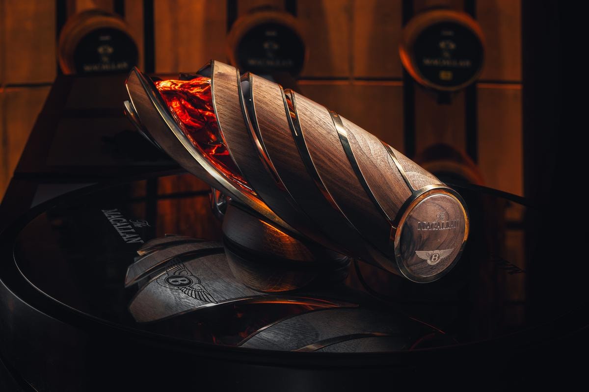 Il legno del decanter è nello stesso rovere in cui matura Macallan.