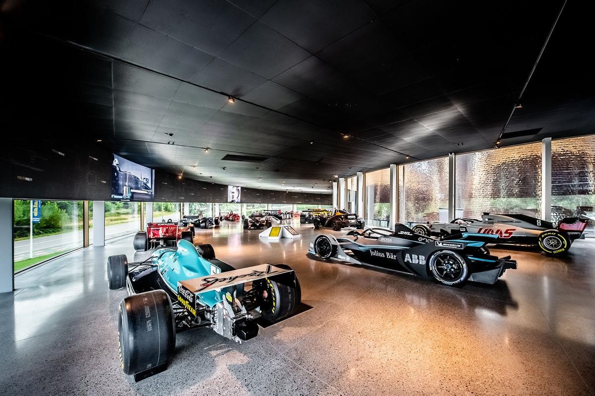 Dallara Lounge a The Mall Sanremo: per vivere l’adrenalina del Made in Italy in pista e in boutique