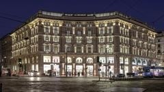 Milano, l’uomo più ricco del Giappone compra da Hines il palazzo Uniqlo di Piazza Cordusio. Ecco quanto vale