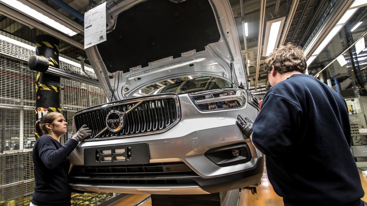 Volvo taglia 3 mila posti di lavoro e il titolo sale in borsa. Ristrutturazione da 1,6 miliardi per affrontare la crisi dell’auto