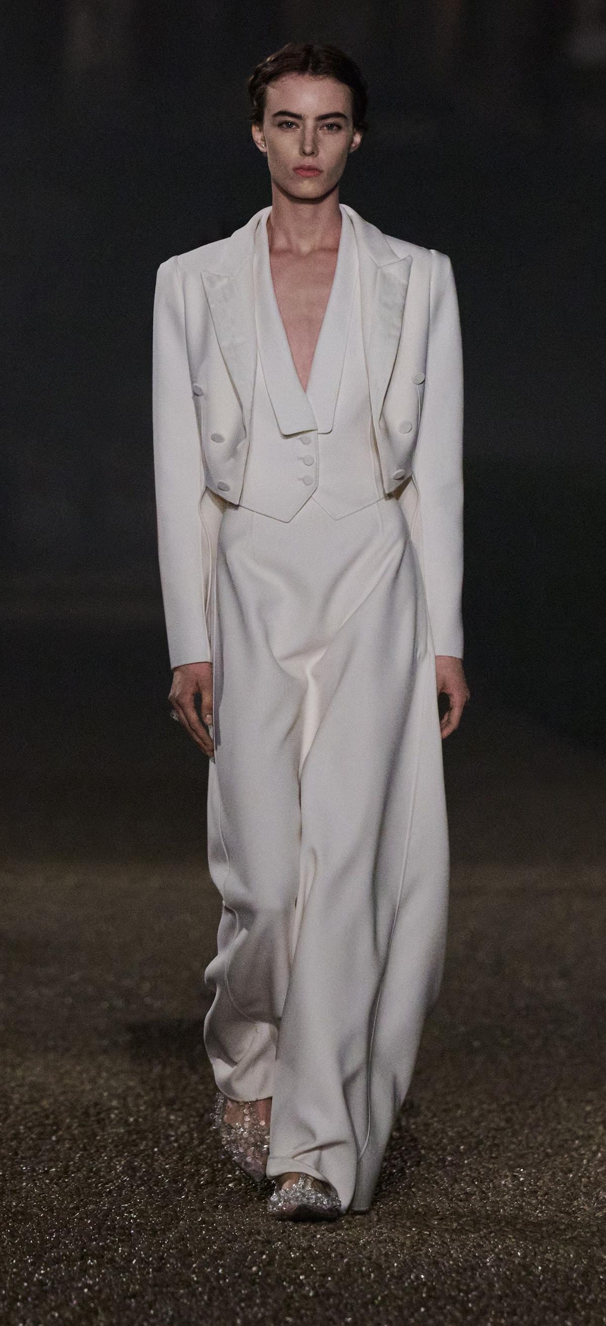 Un look Dior cruise 2026 (@ Fondazione Torlonia)