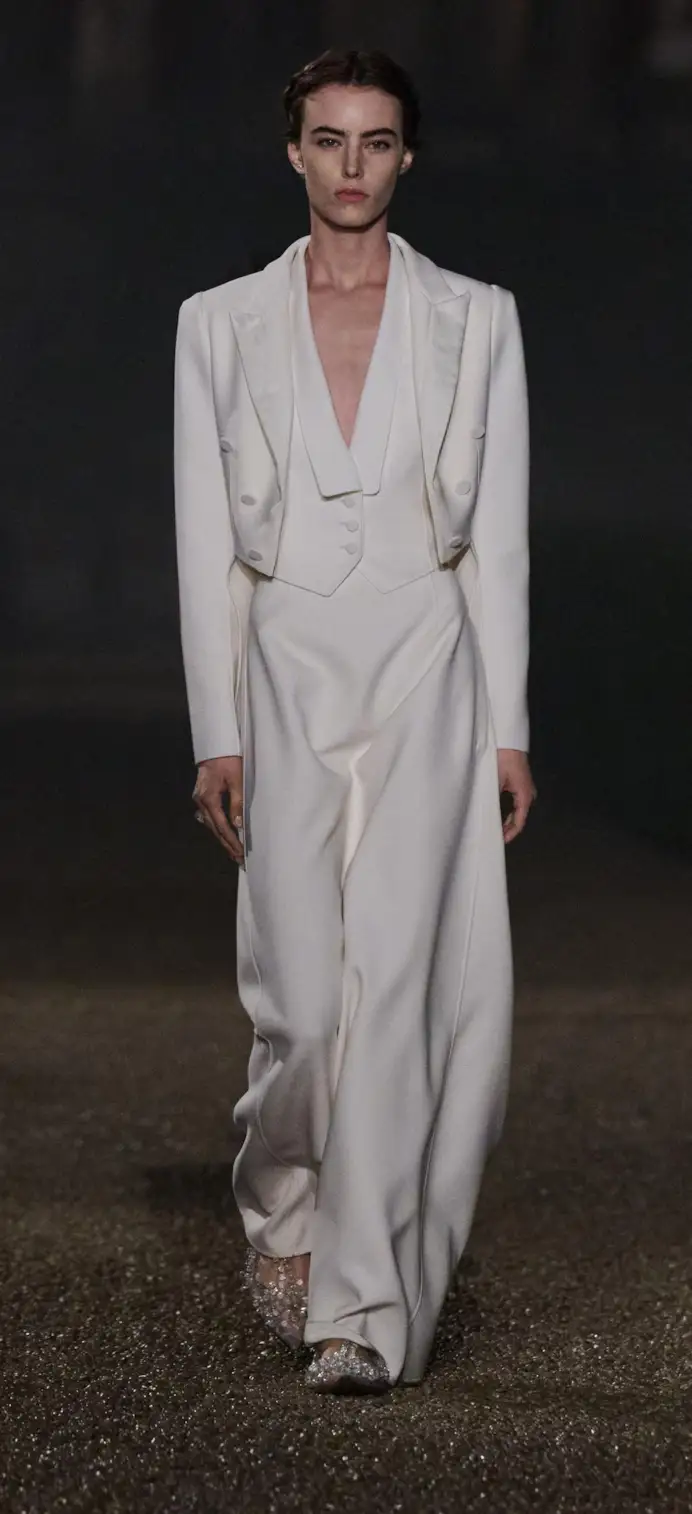 Un look Dior cruise 2026 (@ Fondazione Torlonia)