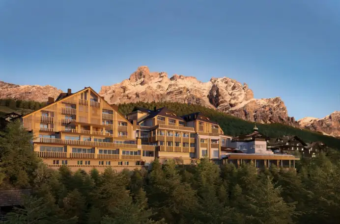 Lo storico hotel Rosa Alpina riapre sotto l’egida di Aman