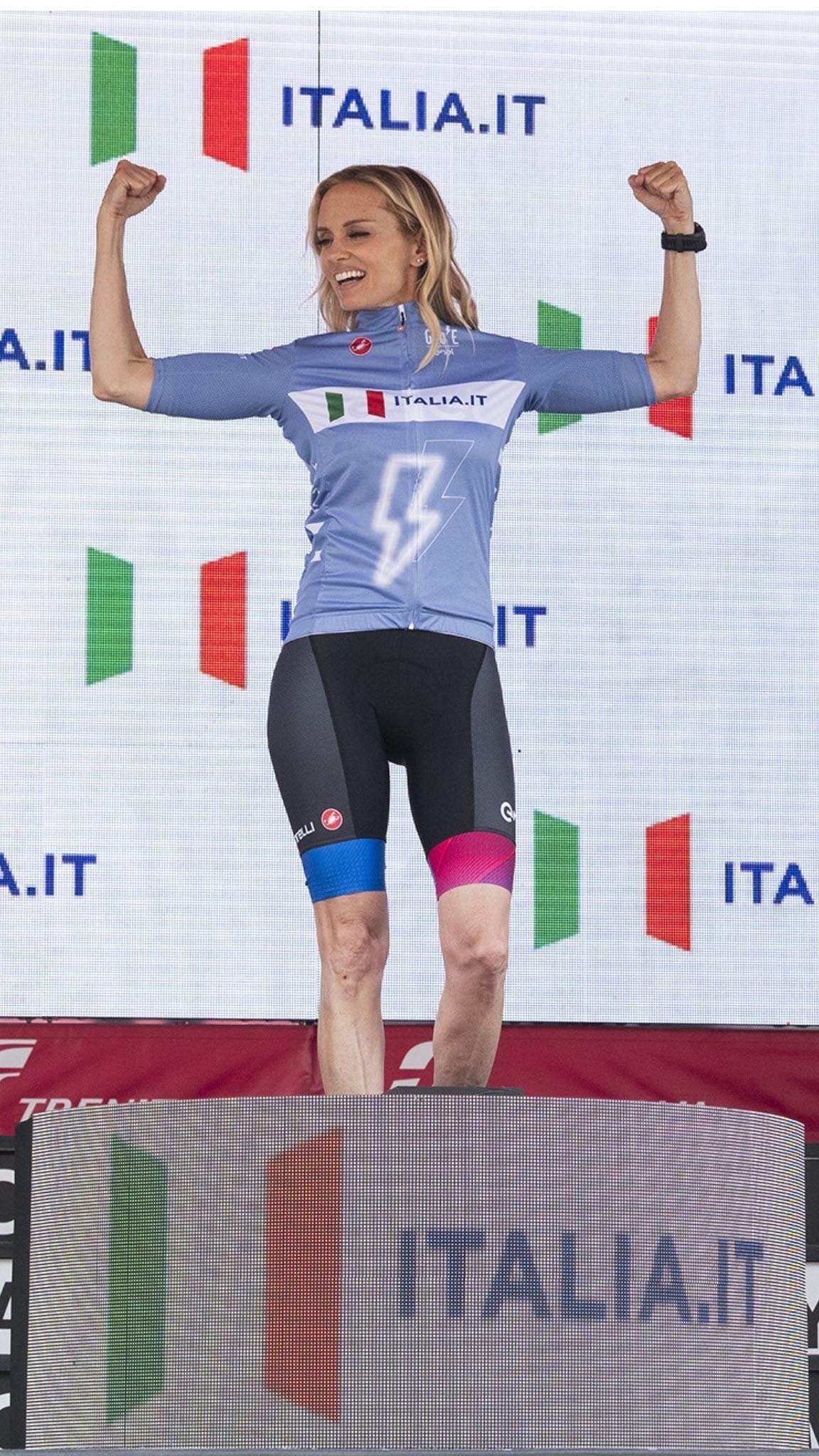 Justine Mattera con la maglia ministeriale Italia.it