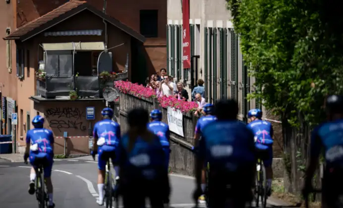 Giro-E Enel 2025: Justine Mattera guida il Team Enel tra e-bike e sostenibilità