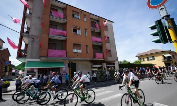 Giro-E Enel 2025: Justine Mattera guida il Team Enel tra e-bike e sostenibilità