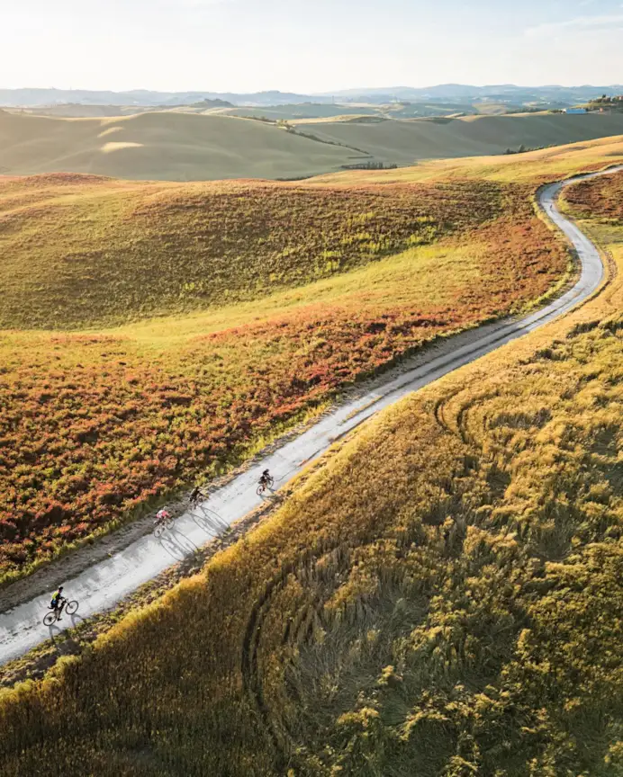 Gravel, la filosofia del viaggio lento. I 7 percorsi più belli in Italia da mettere in bucket list