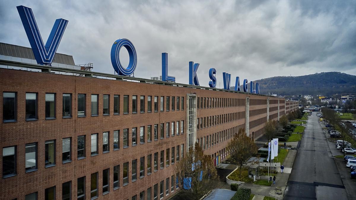 Volkswagen, 20 mila dipendenti firmano l’uscita volontaria. Con incentivi fino a 400 mila euro