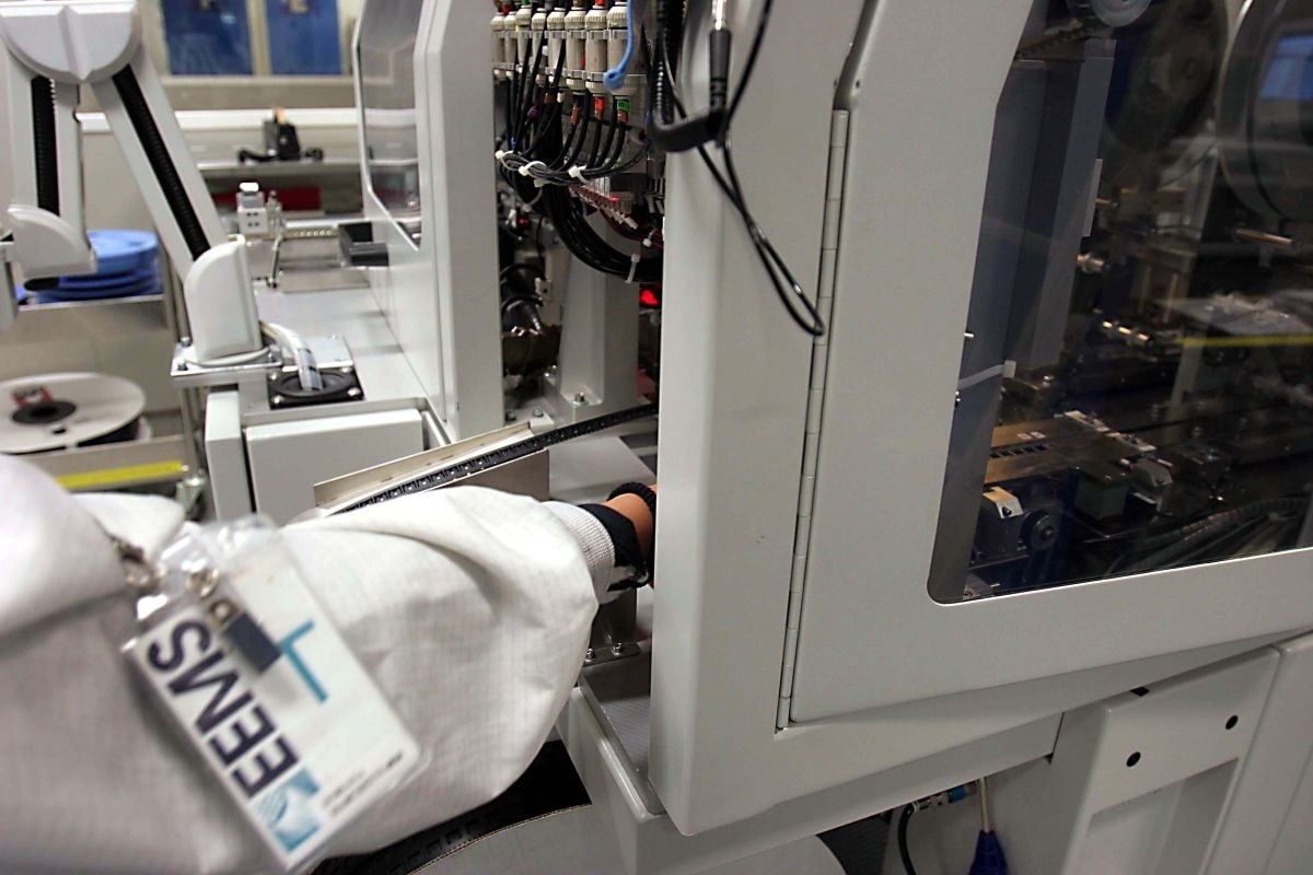 INDUSTRIA ELETTRONICA EEMS
 TECNOLOGIA AVANZATA
 TECNOLOGICAMENTE
 HARDWARE