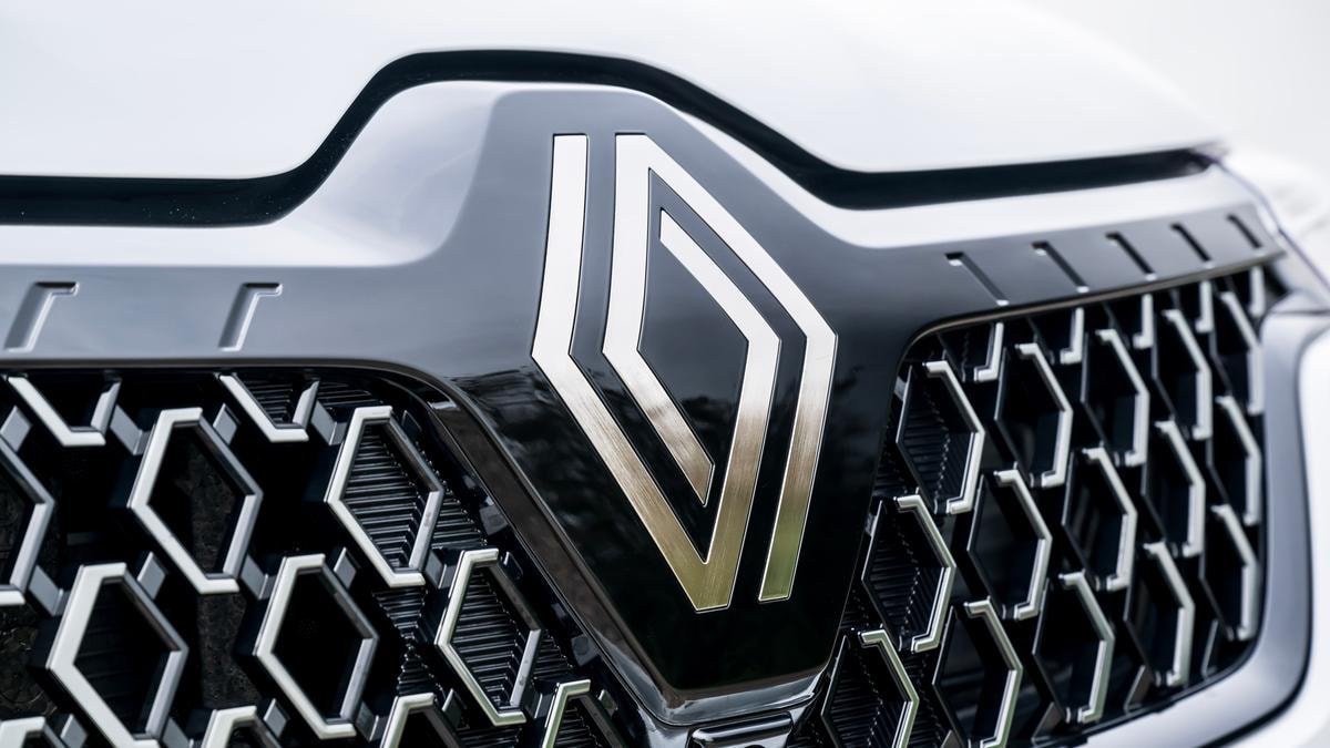Auto, la Francia contatta Renault per produrre droni in Ucraina