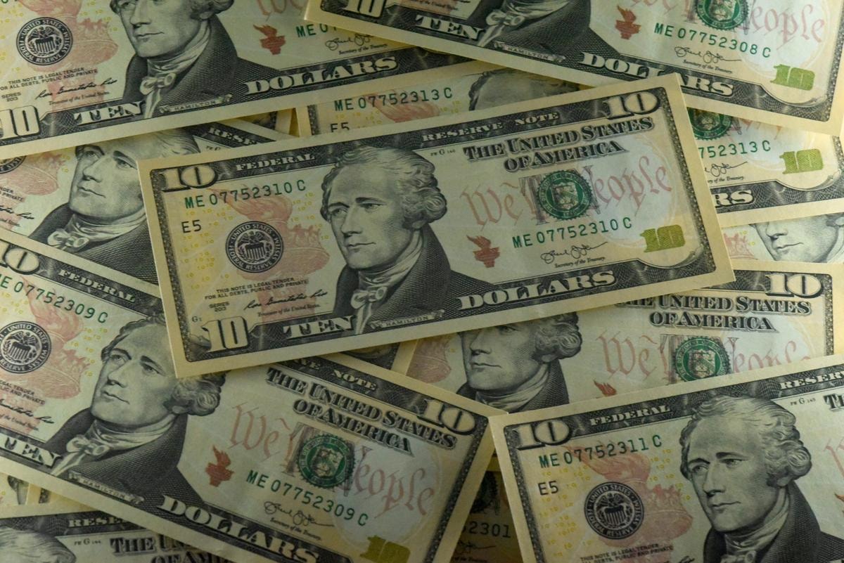 Il disavanzo commerciale Usa può mettere a rischio il futuro del dollaro?