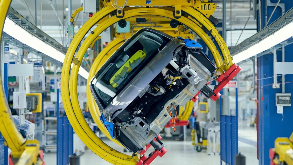 Auto in crisi: in Italia ad aprile prodotte solo 17 mila unità (-47,5%). Il calo di Stellantis prosegue