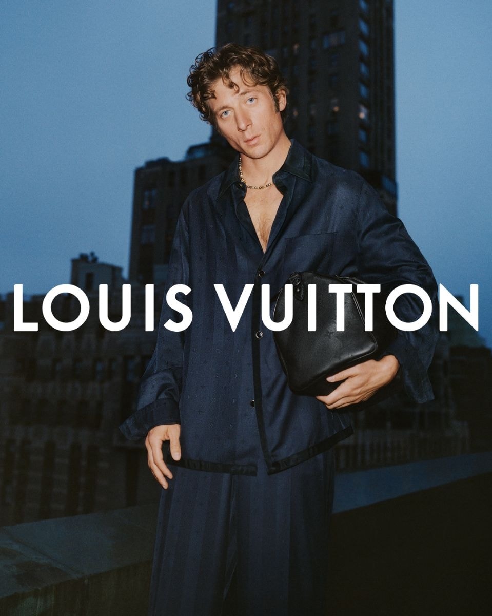 Jeremy Allen White nell'adv Louis Vuitton (courtesy Louis Vuitton)