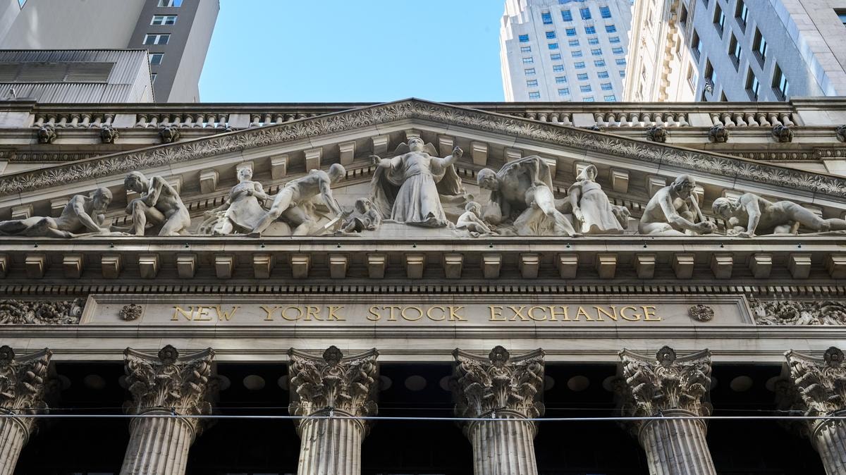 La diretta da Wall Street | Borse Usa chiudono in negativo dopo il dato sull’inflazione, Nasdaq -0,37%. Il petrolio vola del 4,5%