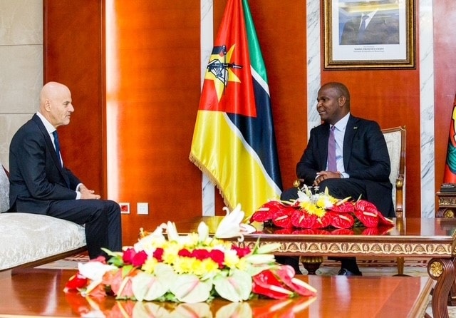 Claudio Descalzi, ceo Eni, con Daniel Francisco Chapo, presidente del Mozambico