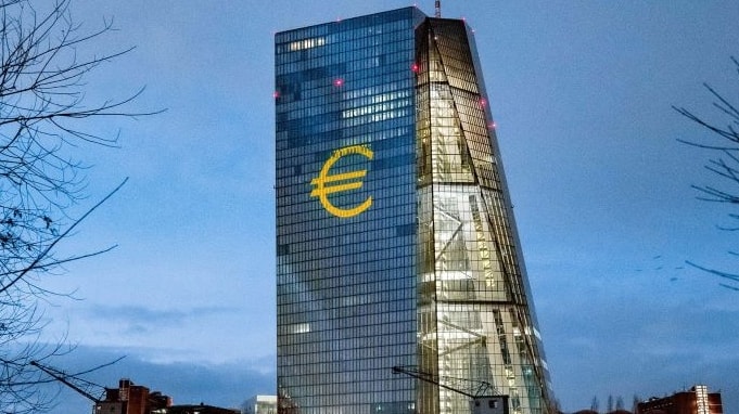 Dollaro giù ma l’euro non cresce. Come cambia il peso delle valute nel sistema finanziario internazionale