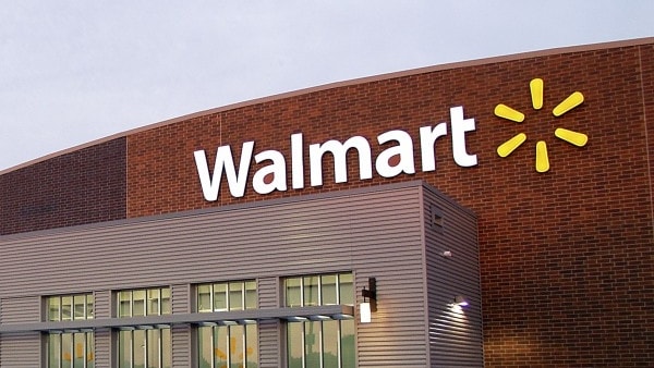 Walmart e Amazon valutano l’emissione di proprie stablecoin sfidando le banche 