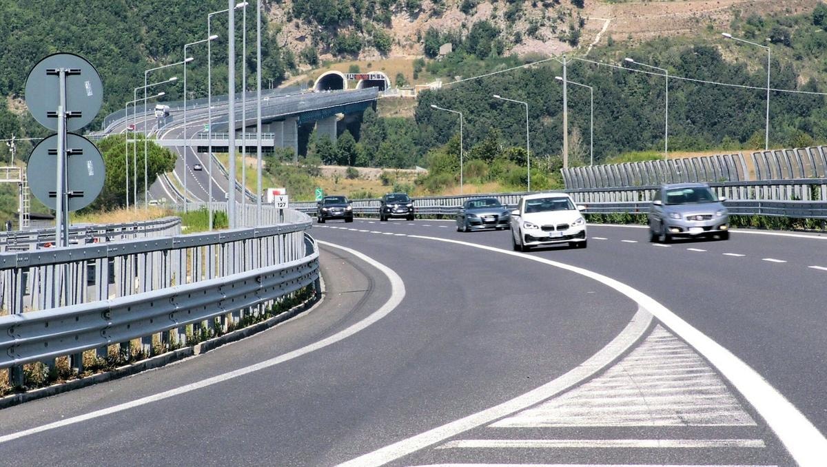 Autostrade, lo Stato cambia rotta? Bloccati i piani finanziari di ben 15 tratte: troppo costosi